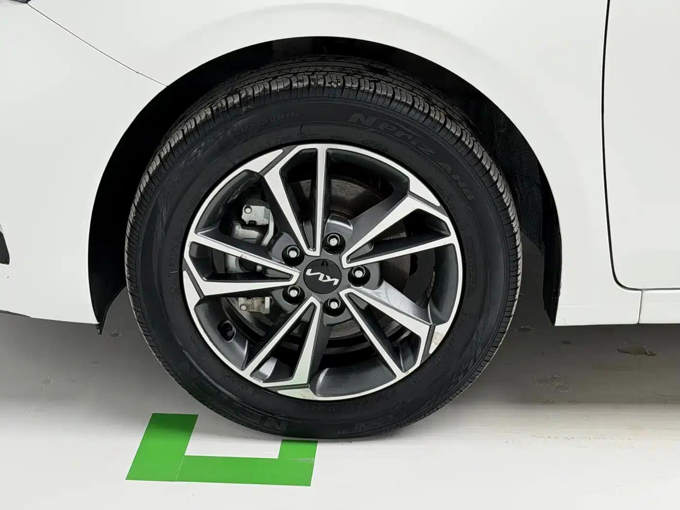 Kia K3 2023 1.5L CVT Luxury Edition — миниатюра 8