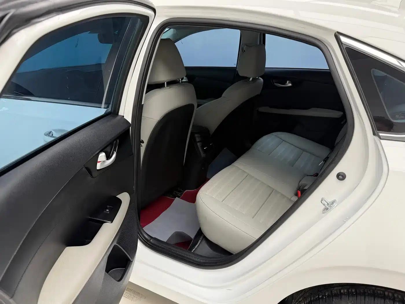 Kia K3 2023 1.5L CVT Luxury Edition — миниатюра 10