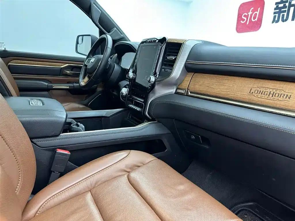 RAM Trucks 2023 5.7L Middle East Edition — миниатюра 15
