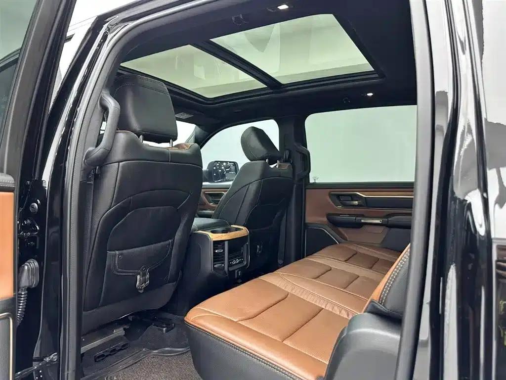 RAM Trucks 2023 5.7L Middle East Edition — миниатюра 18