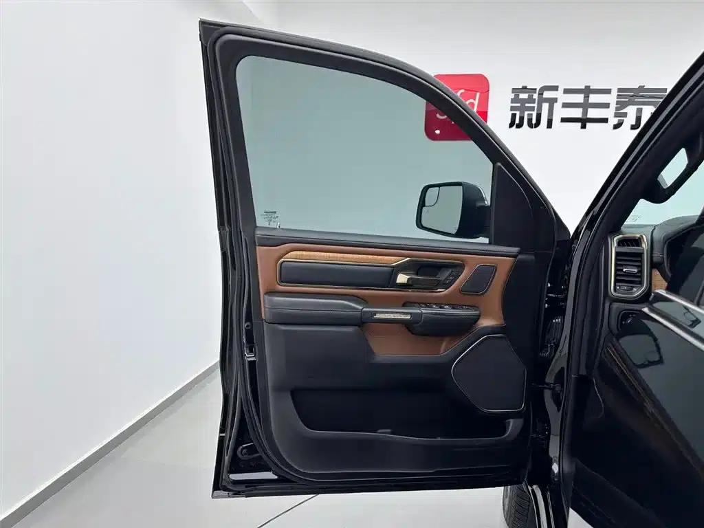 RAM Trucks 2023 5.7L Middle East Edition — миниатюра 8