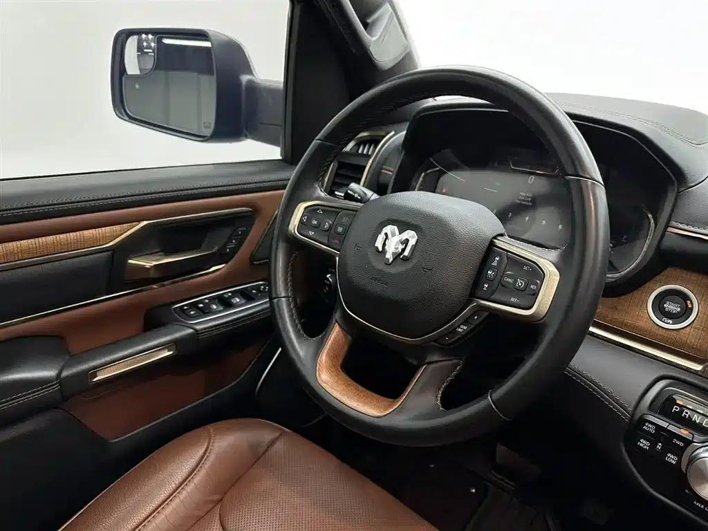 RAM Trucks 2023 5.7L Middle East Edition — миниатюра 9