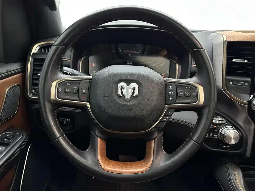 RAM Trucks 2023 5.7L Middle East Edition — миниатюра 10