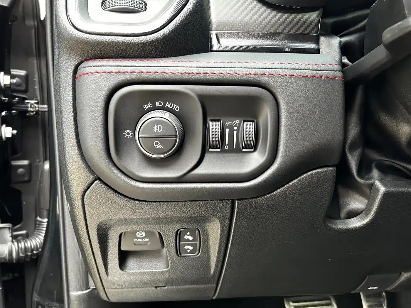 RAM Trucks Tyrannosaurus Rex 2023 6.2T US Spec — миниатюра 8