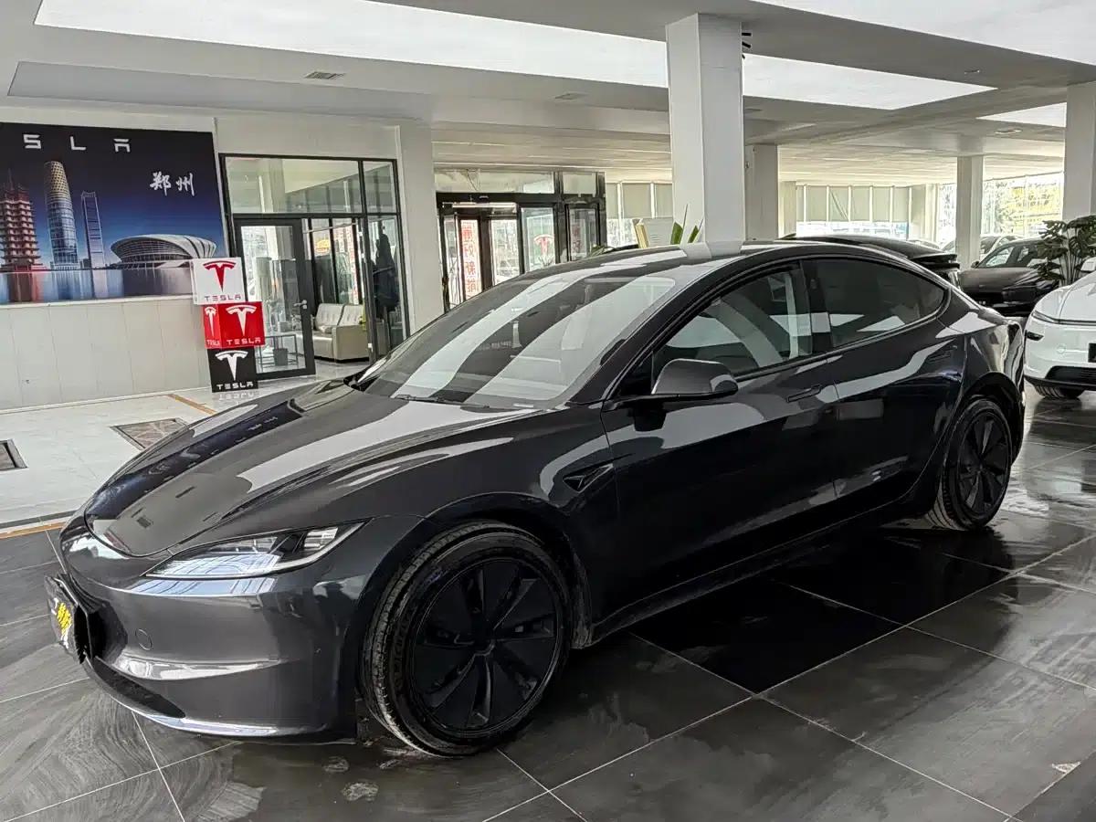 Model 3 2023 Rear-Wheel Drive — миниатюра 4