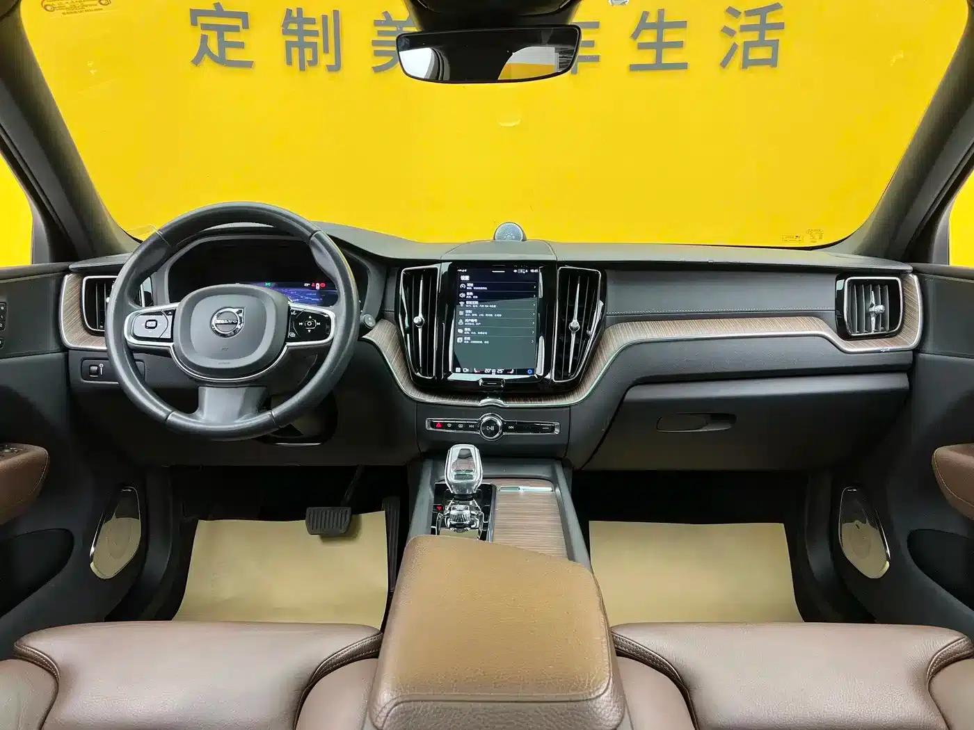 2022 Volvo XC60 B5 AWD Inscription Luxury Edition — миниатюра 11