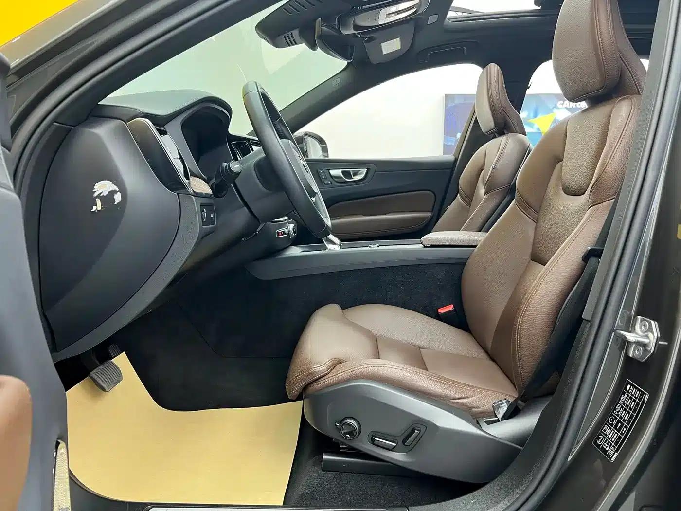 2022 Volvo XC60 B5 AWD Inscription Luxury Edition — миниатюра 8
