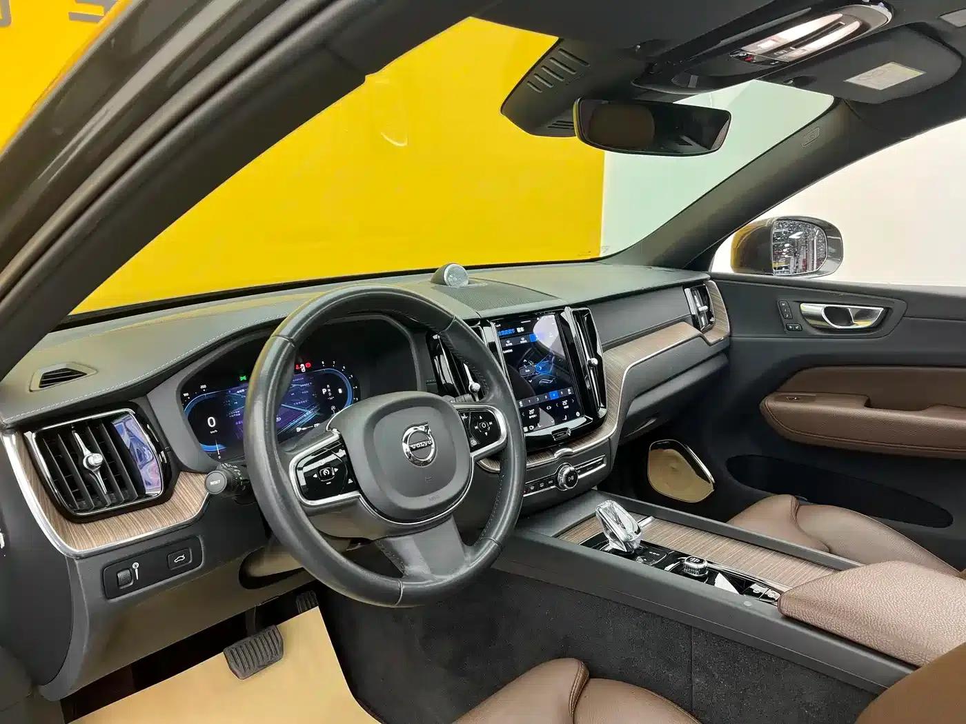 2022 Volvo XC60 B5 AWD Inscription Luxury Edition — миниатюра 9
