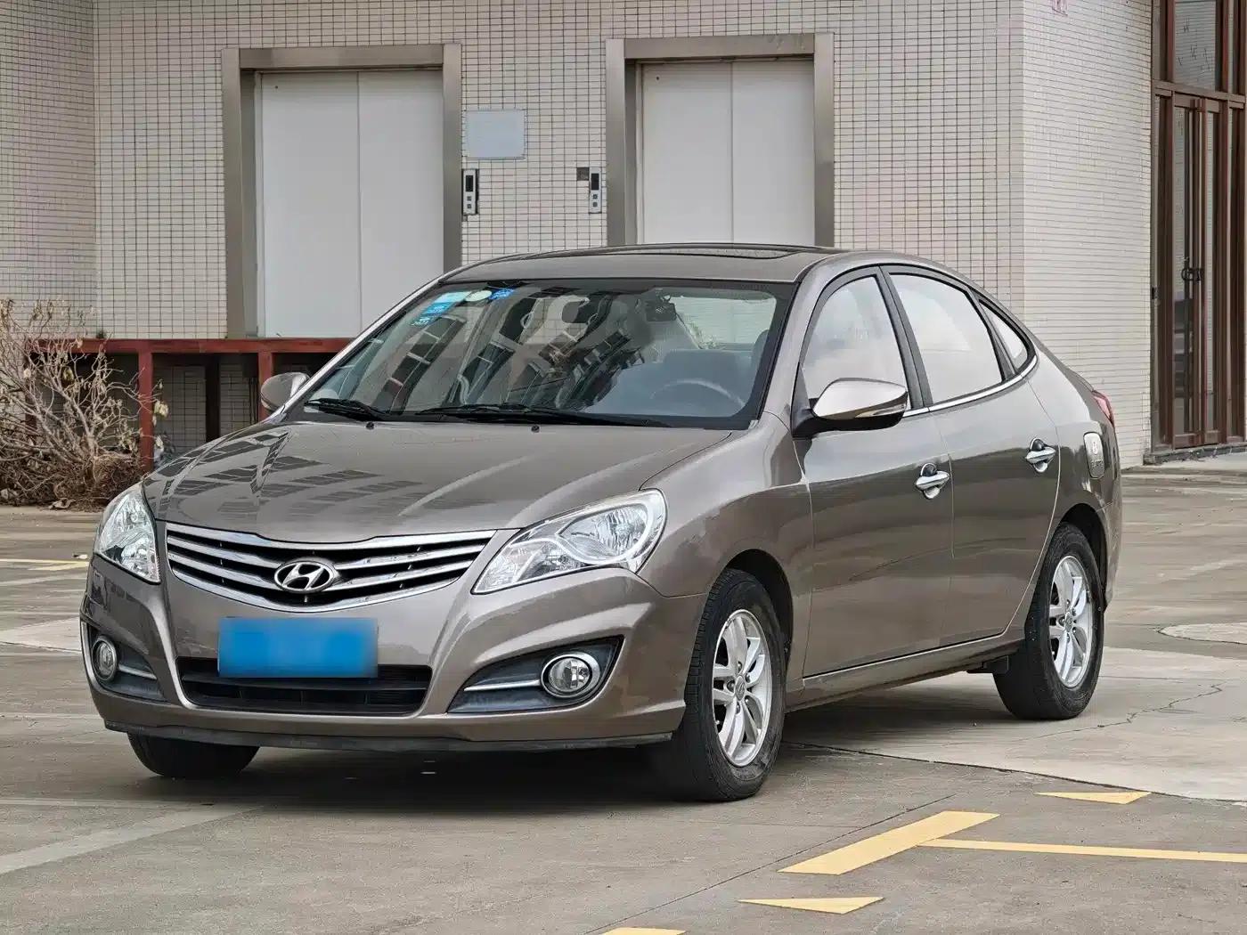 Hyundai Elantra 2015 1.6L Manual Comfort Edition — миниатюра 1