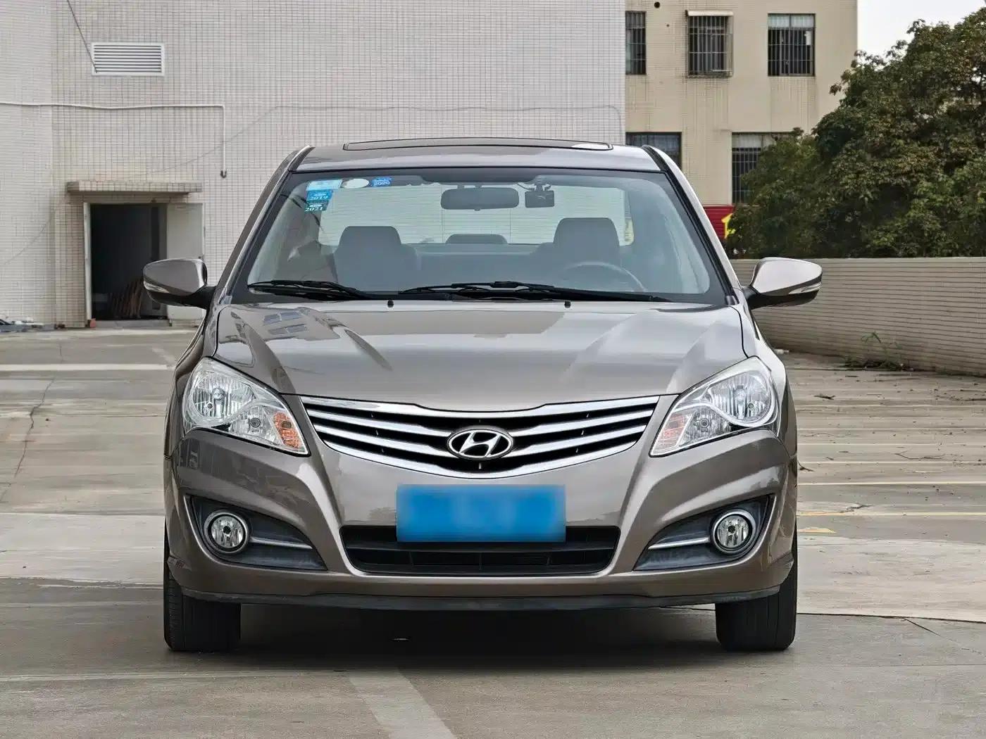 Hyundai Elantra 2015 1.6L Manual Comfort Edition — миниатюра 2