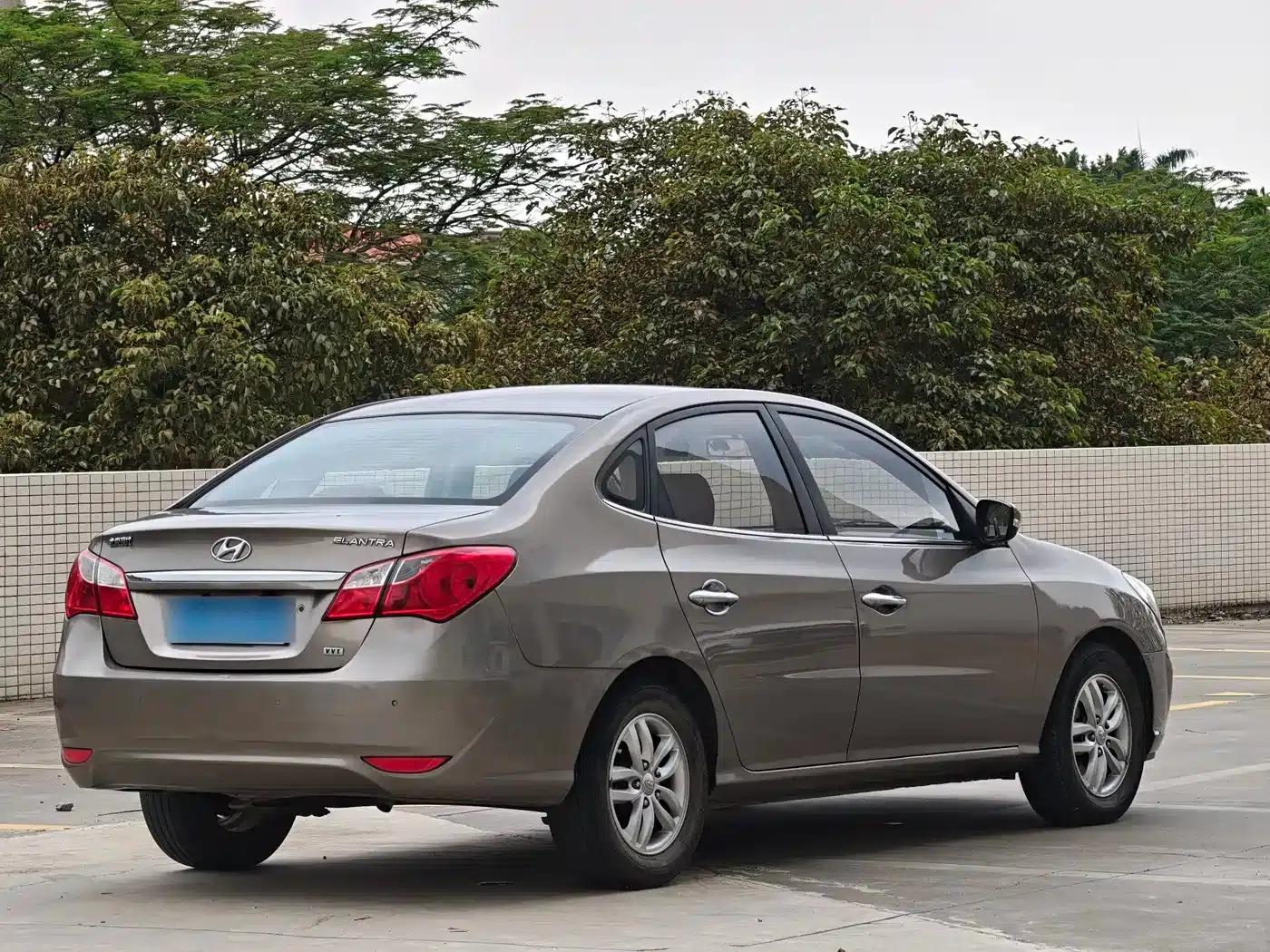Hyundai Elantra 2015 1.6L Manual Comfort Edition — миниатюра 4