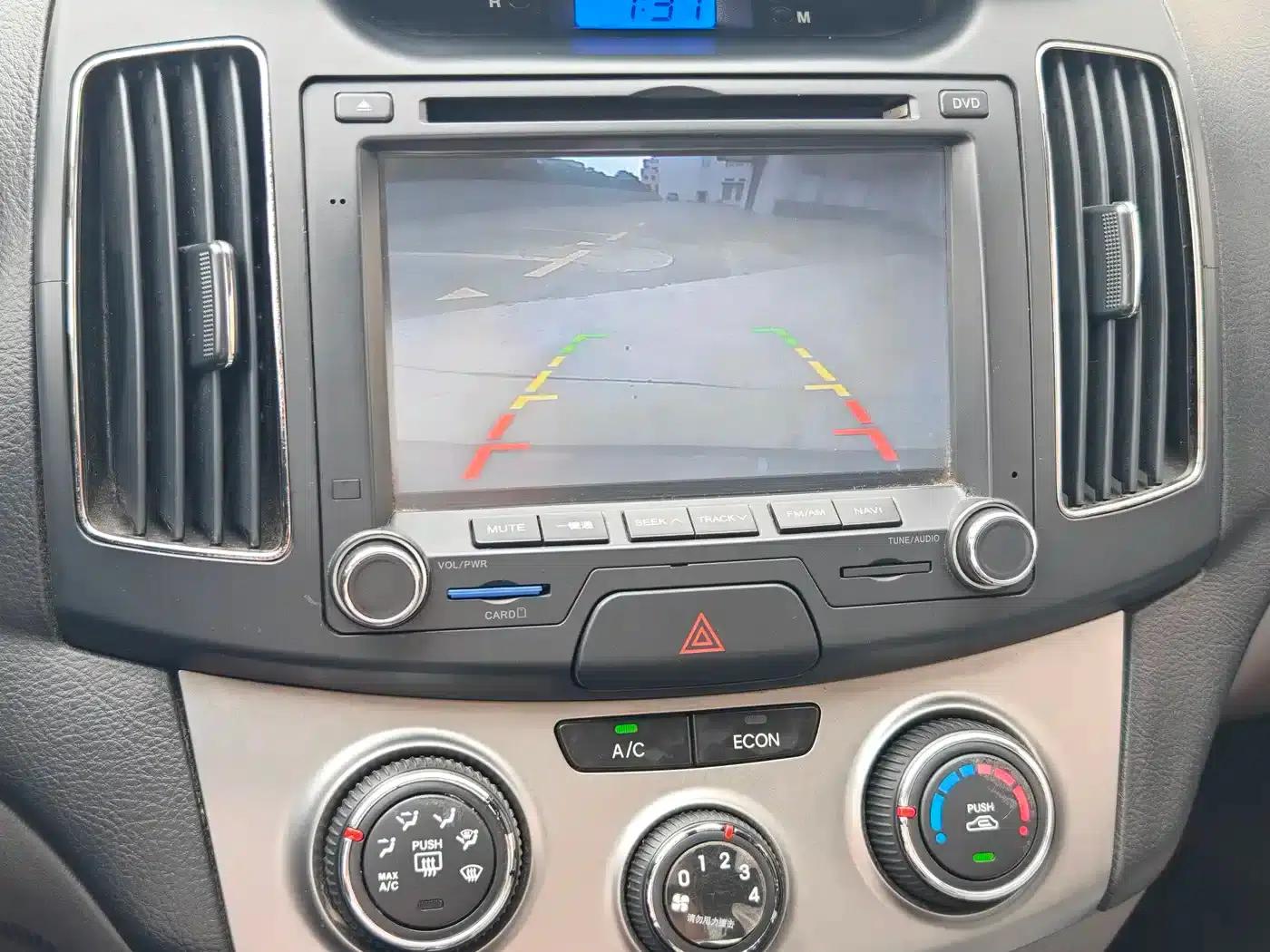 Hyundai Elantra 2015 1.6L Manual Comfort Edition — миниатюра 7