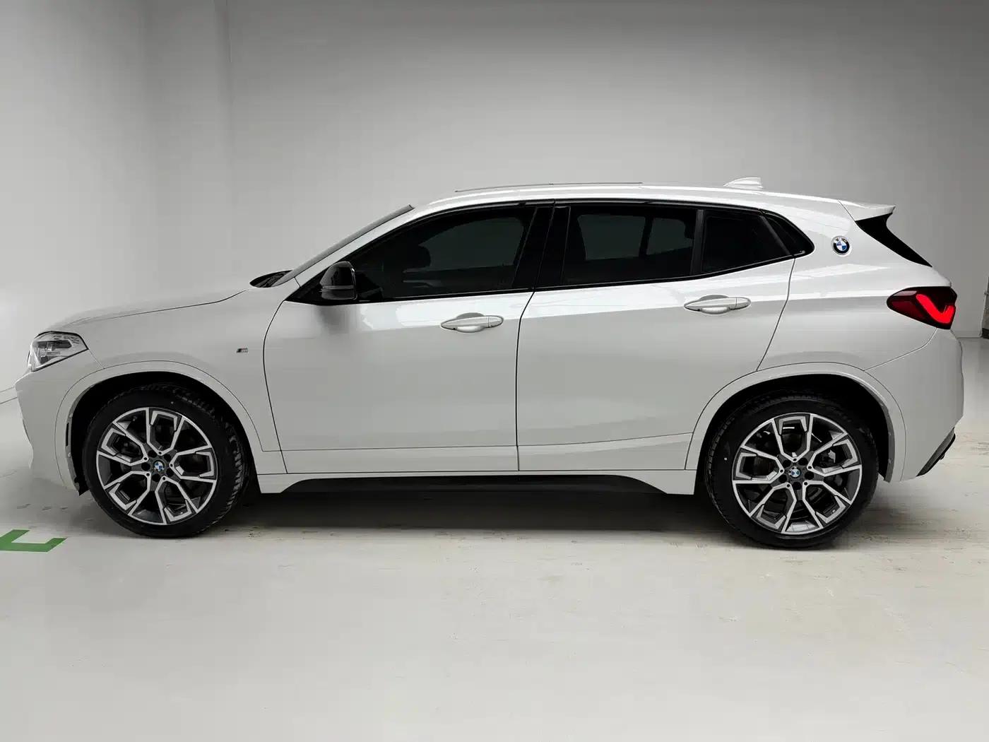 BMW X2 2022 sDrive25i Shadow Edition — миниатюра 9