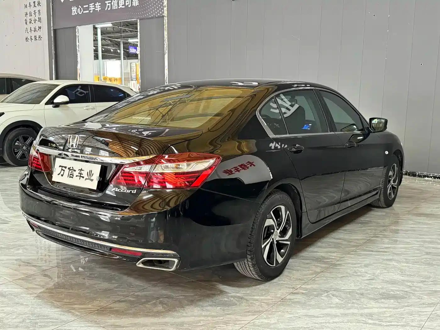 2016 Honda Accord 2.0L Comfort Edition — миниатюра 2