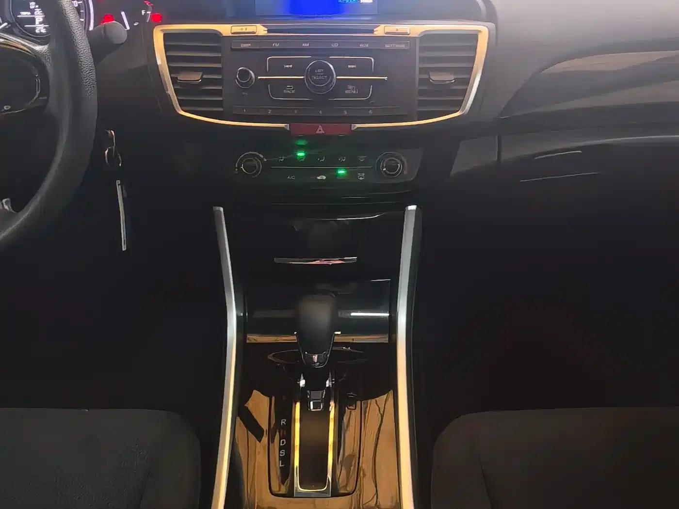 2016 Honda Accord 2.0L Comfort Edition — миниатюра 10