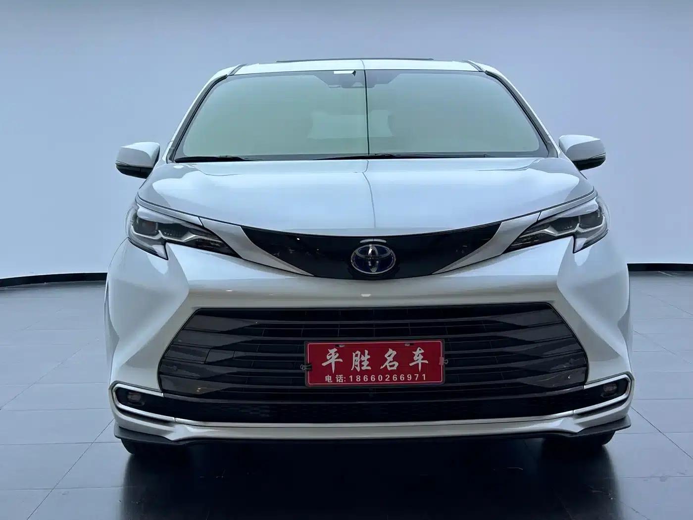 2021 Sienna 2.5L Hybrid Premium Edition — миниатюра 3