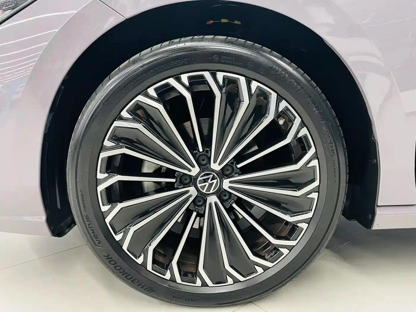 2025 Passat Pro 380TSI Dragon Edition — миниатюра 3