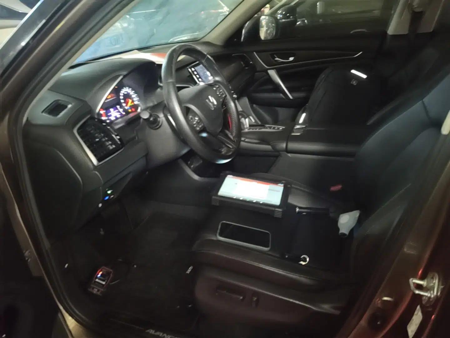 Honda Avancier 2017 240TURBO Two-Wheel Drive Comfort Version — миниатюра 19