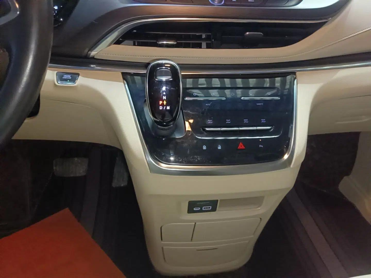 Buick GL8 2023 Facelifted Land Cruiser Executive Luxury Version — миниатюра 17