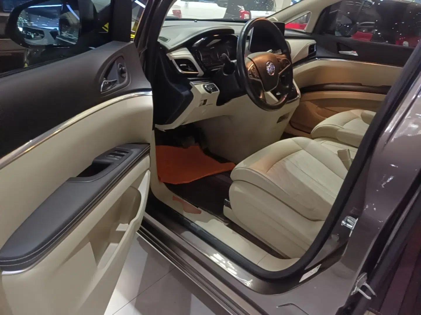 Buick GL8 2023 Facelifted Land Cruiser Executive Luxury Version — миниатюра 19