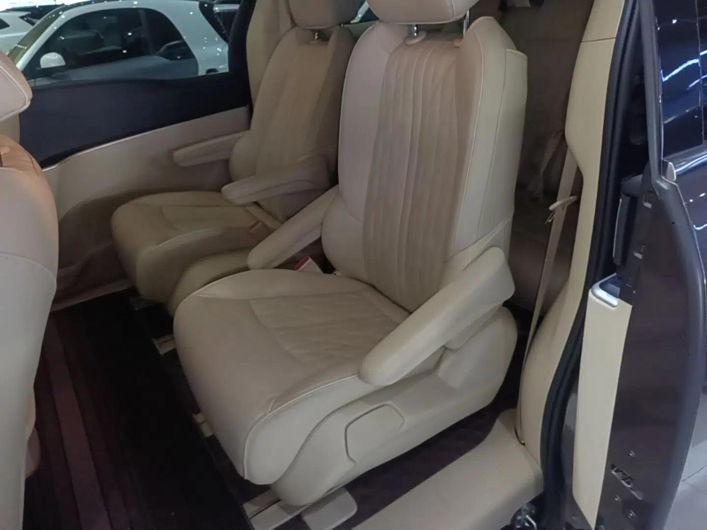 Buick GL8 2023 Facelifted Land Cruiser Executive Luxury Version — миниатюра 20