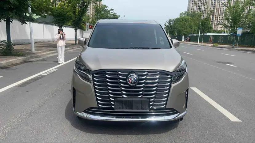 Buick GL8 2023 ES Lu Zun Comfort Model — миниатюра 4