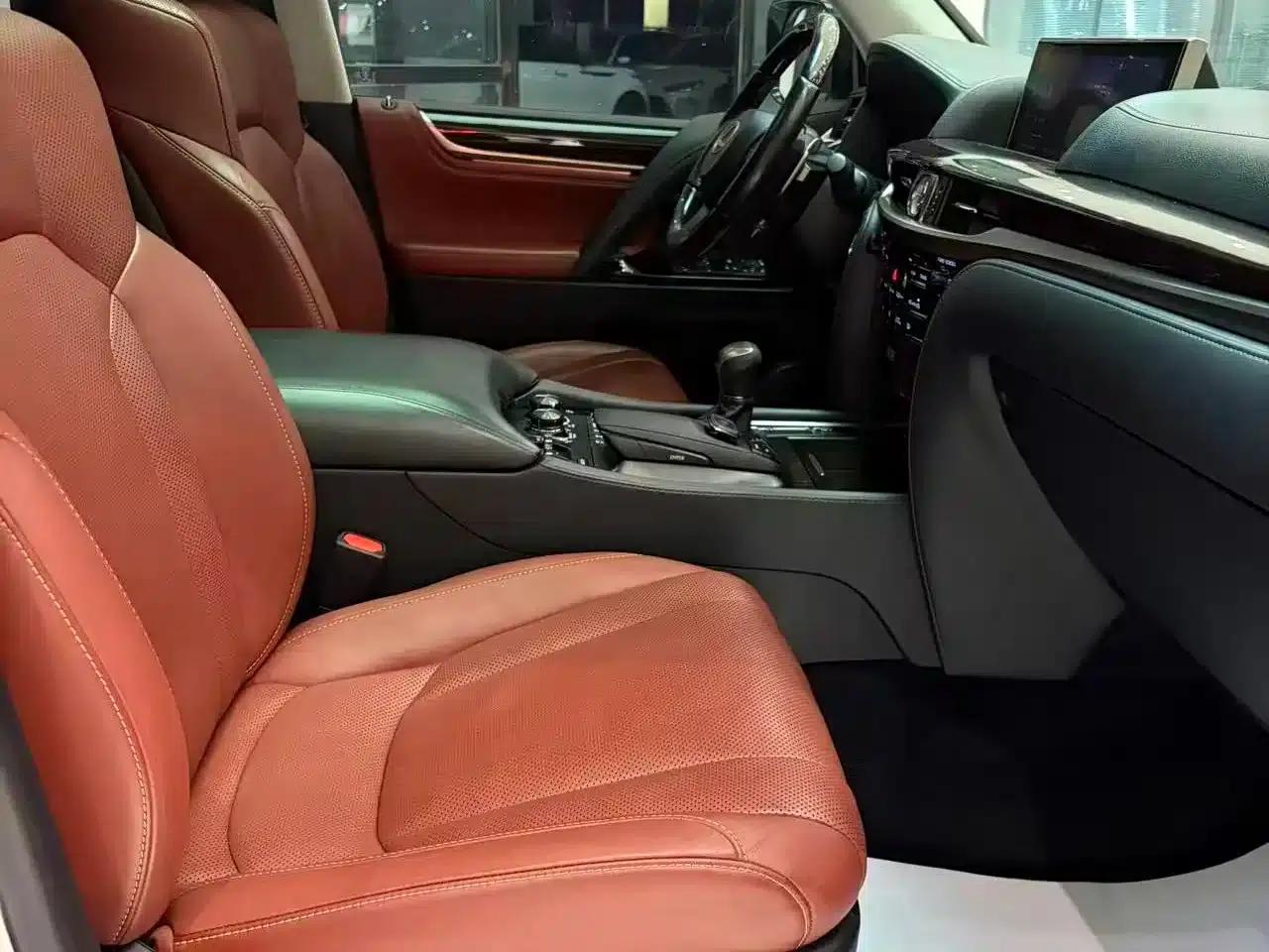 2017 Lexus LX 570 Dynamic Luxury Edition — миниатюра 12