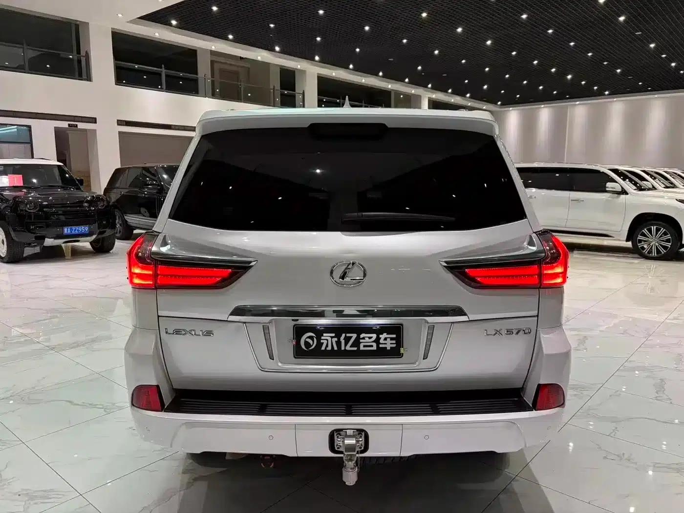 2017 Lexus LX 570 Dynamic Luxury Edition — миниатюра 15