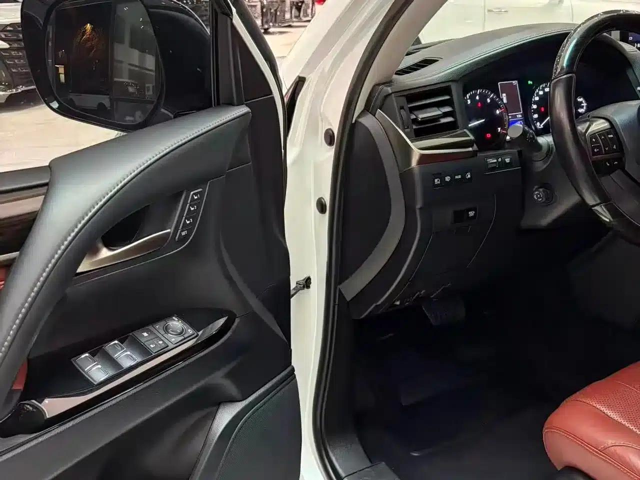 2017 Lexus LX 570 Dynamic Luxury Edition — миниатюра 5