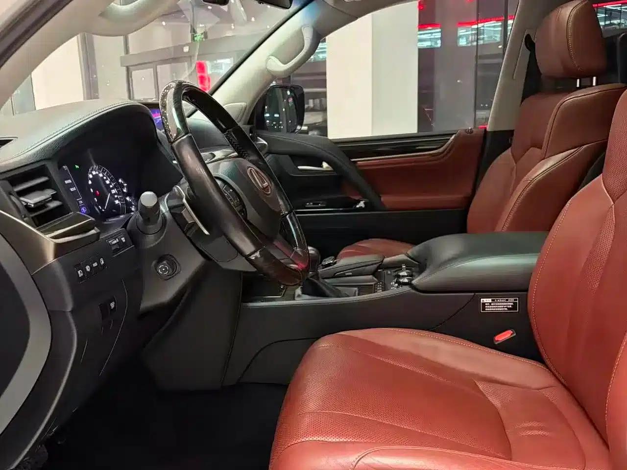 2017 Lexus LX 570 Dynamic Luxury Edition — миниатюра 7
