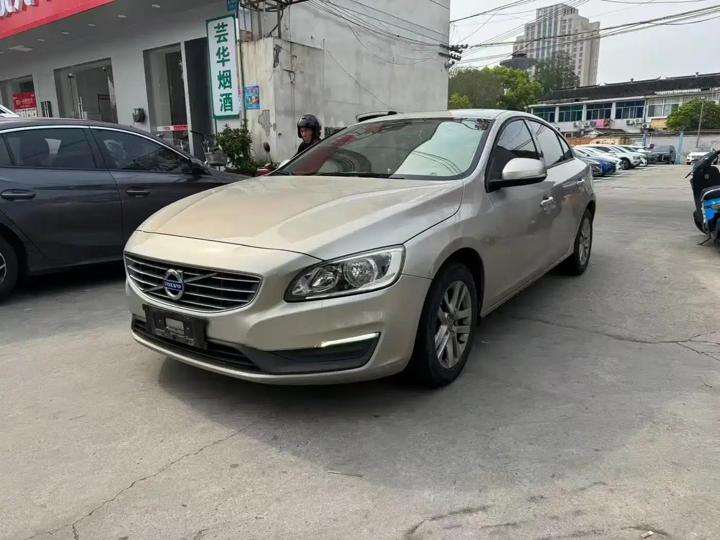 2017 Volvo S60 S60L T3 Smart Edition — миниатюра 1