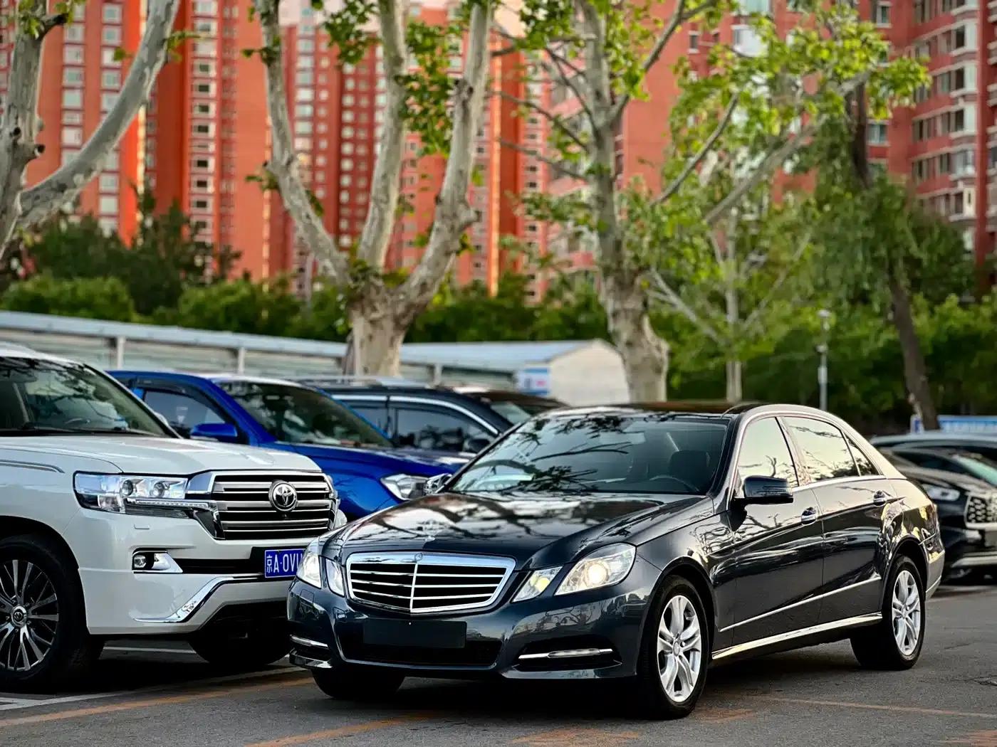 Mercedes-Benz E-Class 2010 E 300 L Fashion Edition — миниатюра 1