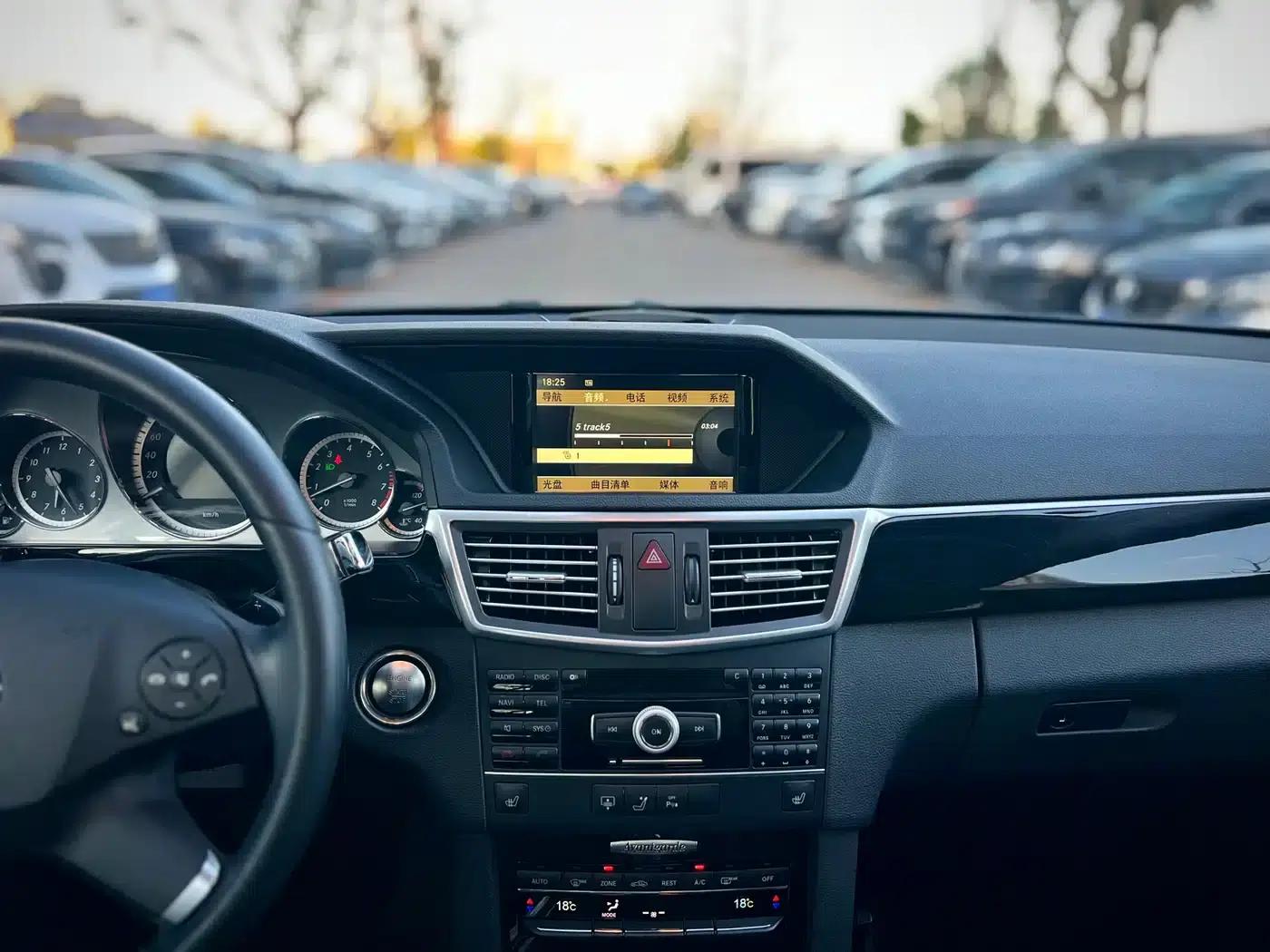 Mercedes-Benz E-Class 2010 E 300 L Fashion Edition — миниатюра 14