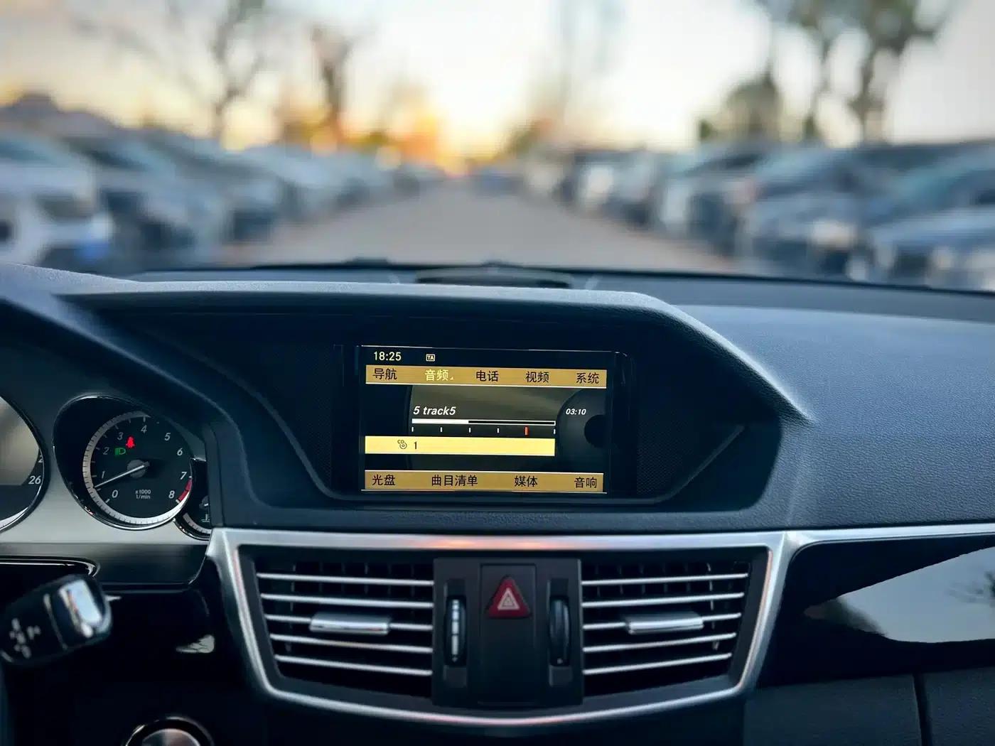 Mercedes-Benz E-Class 2010 E 300 L Fashion Edition — миниатюра 15