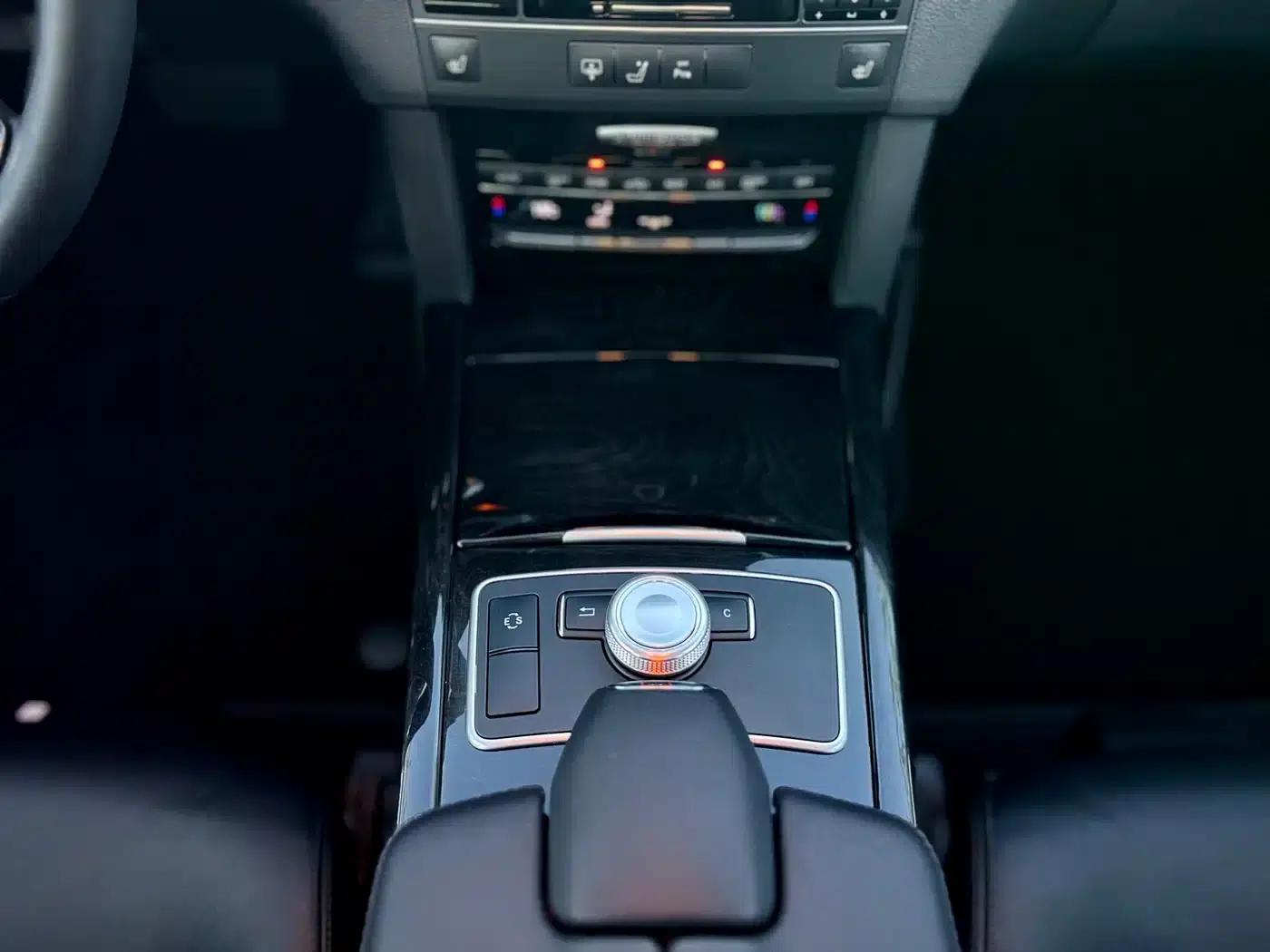 Mercedes-Benz E-Class 2010 E 300 L Fashion Edition — миниатюра 17