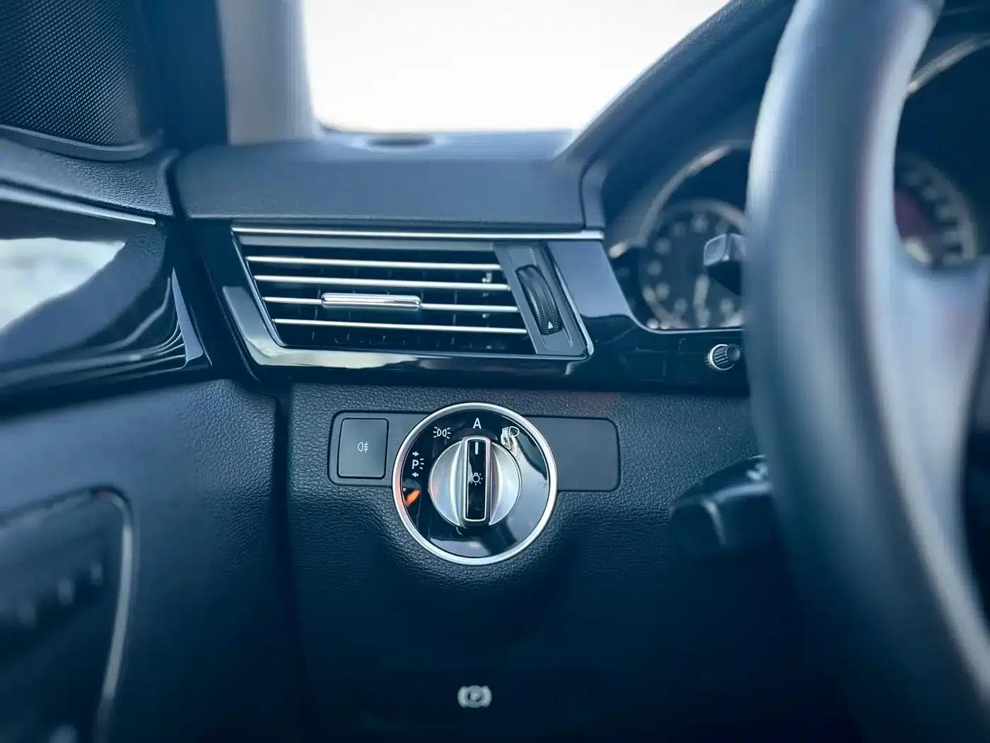 Mercedes-Benz E-Class 2010 E 300 L Fashion Edition — миниатюра 19