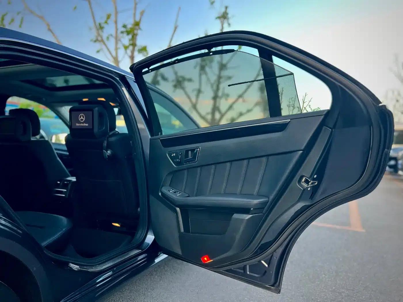 Mercedes-Benz E-Class 2010 E 300 L Fashion Edition — миниатюра 34