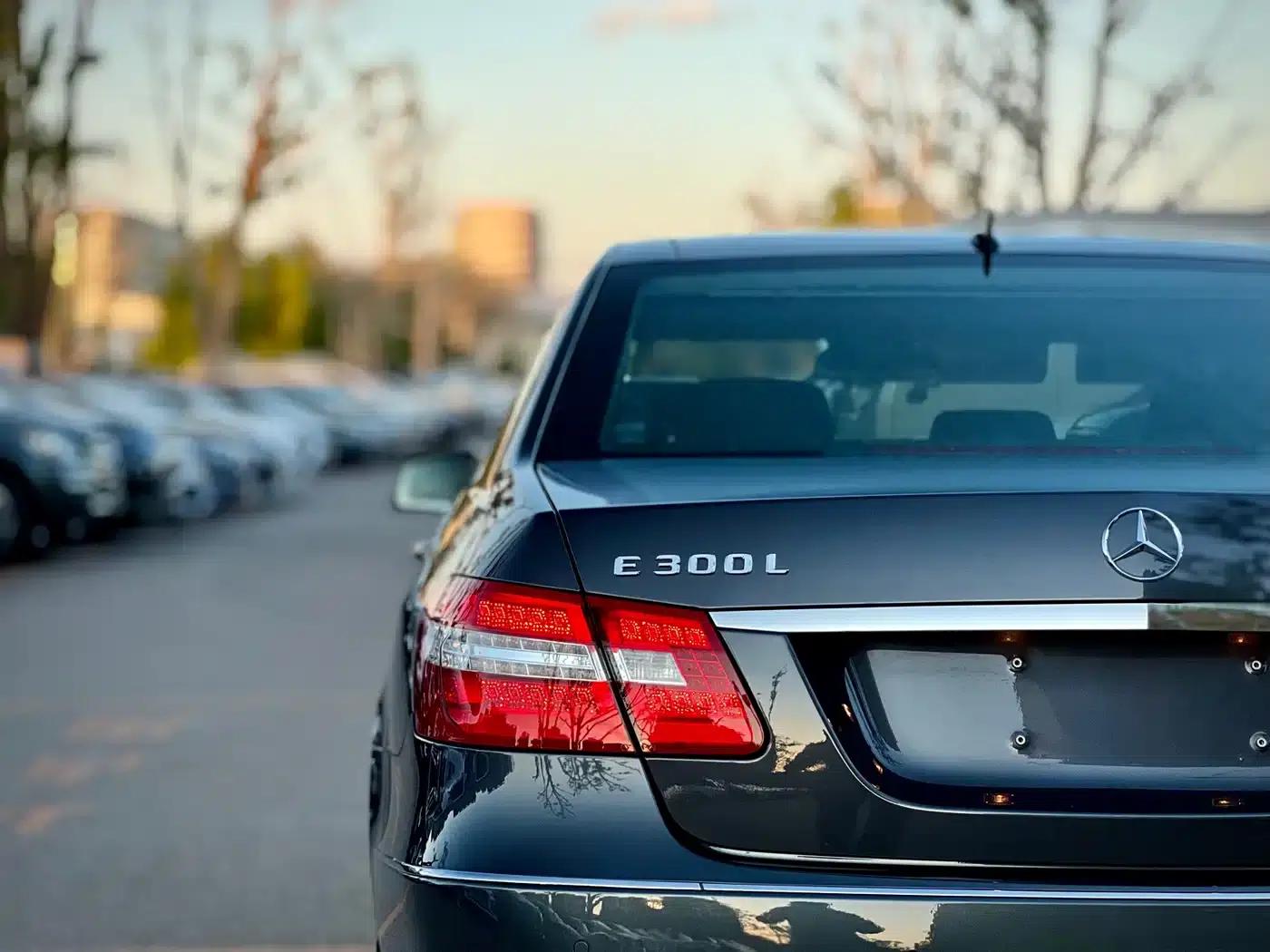Mercedes-Benz E-Class 2010 E 300 L Fashion Edition — миниатюра 43