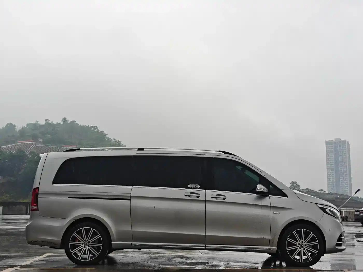 Mercedes-Benz V-Class 2022 V 260 L Long Wheelbase Luxury Edition — миниатюра 3