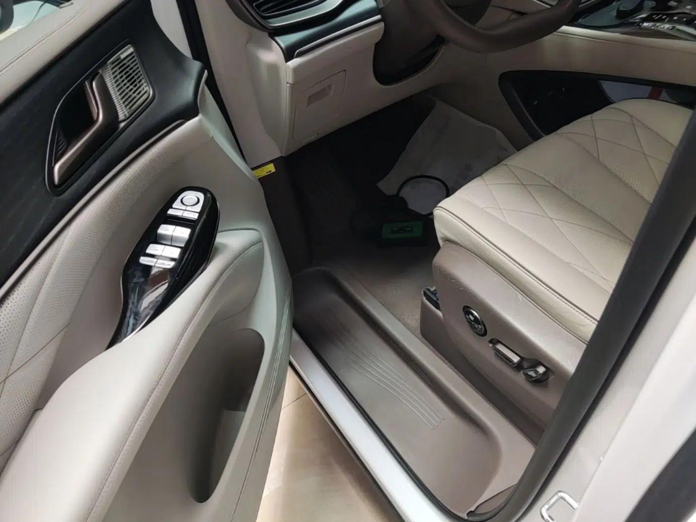 Denza D9 2022 DM-i 970 Four-Wheel Drive Flagship Model — миниатюра 19