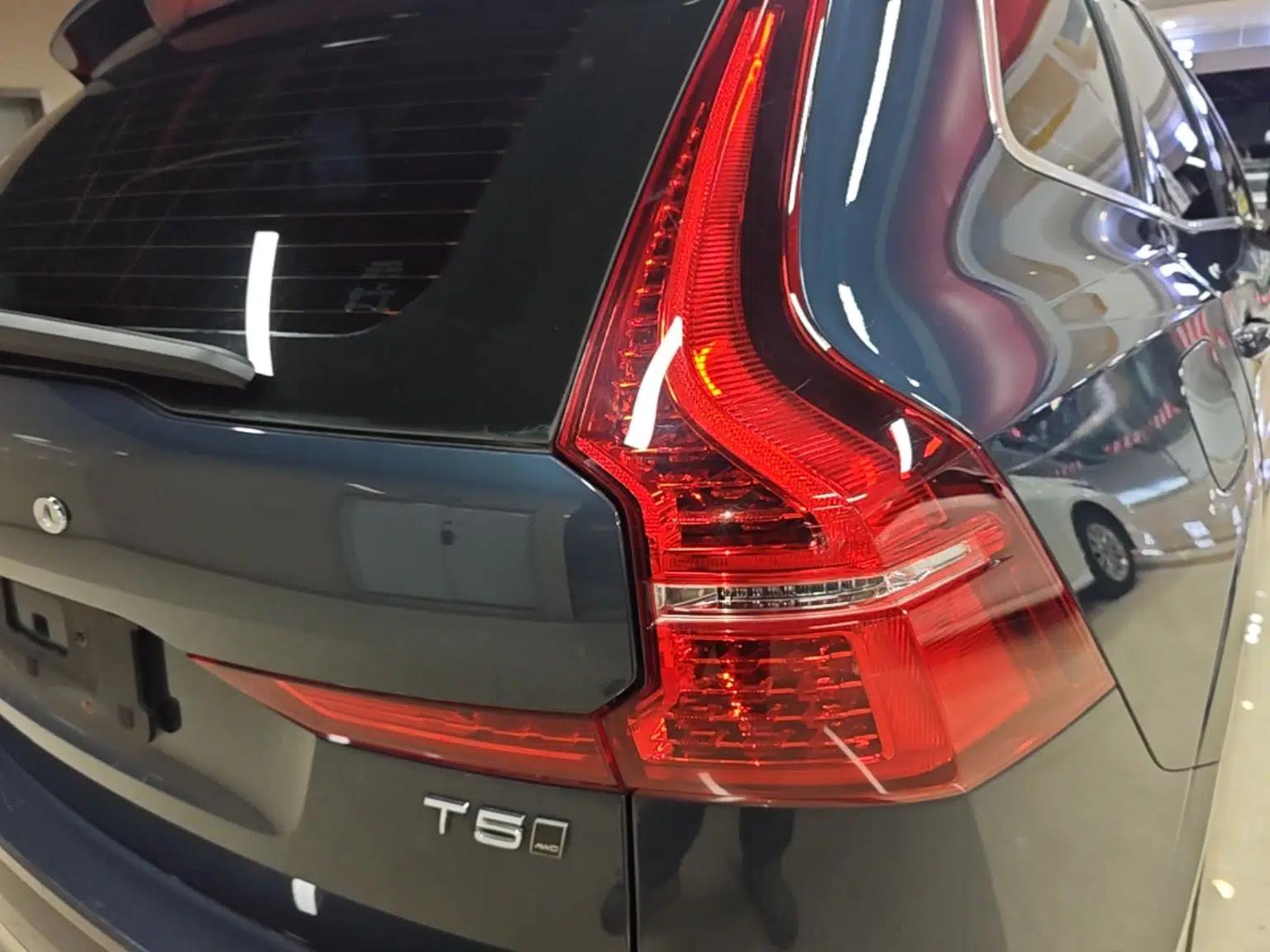 Volvo XC60 2021 T5 4x4 Smart Luxury Edition — миниатюра 7