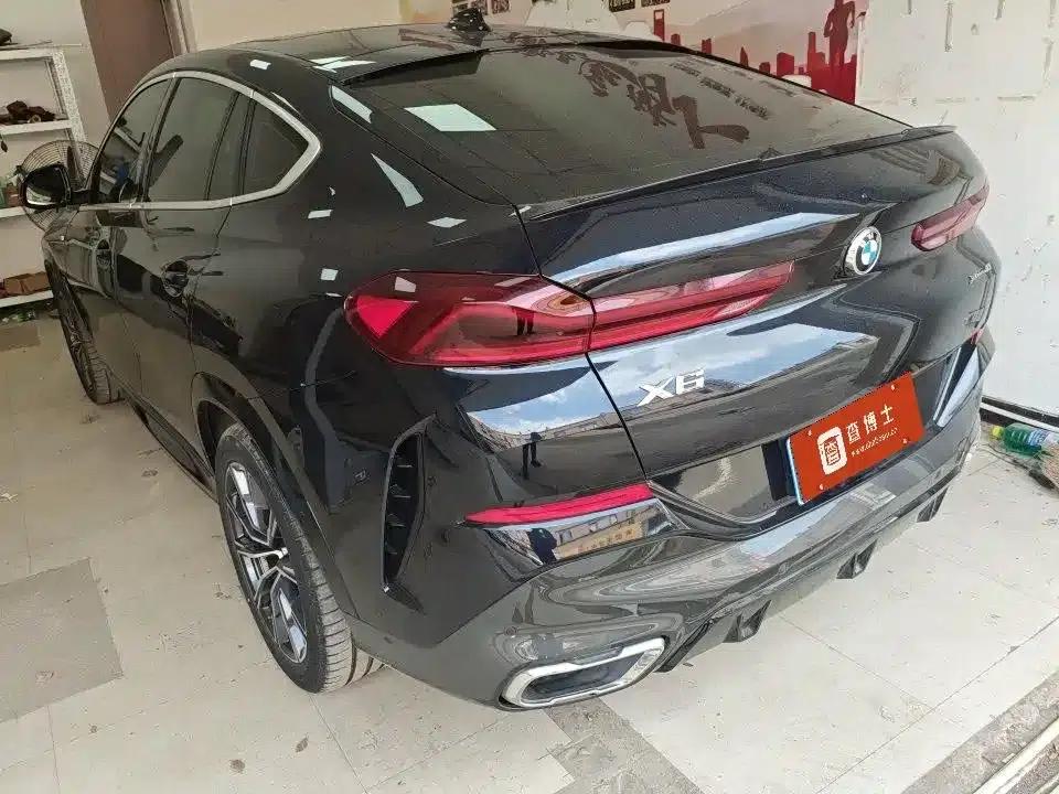 2021 BMW X6 xDrive40i M Sport Package — миниатюра 3