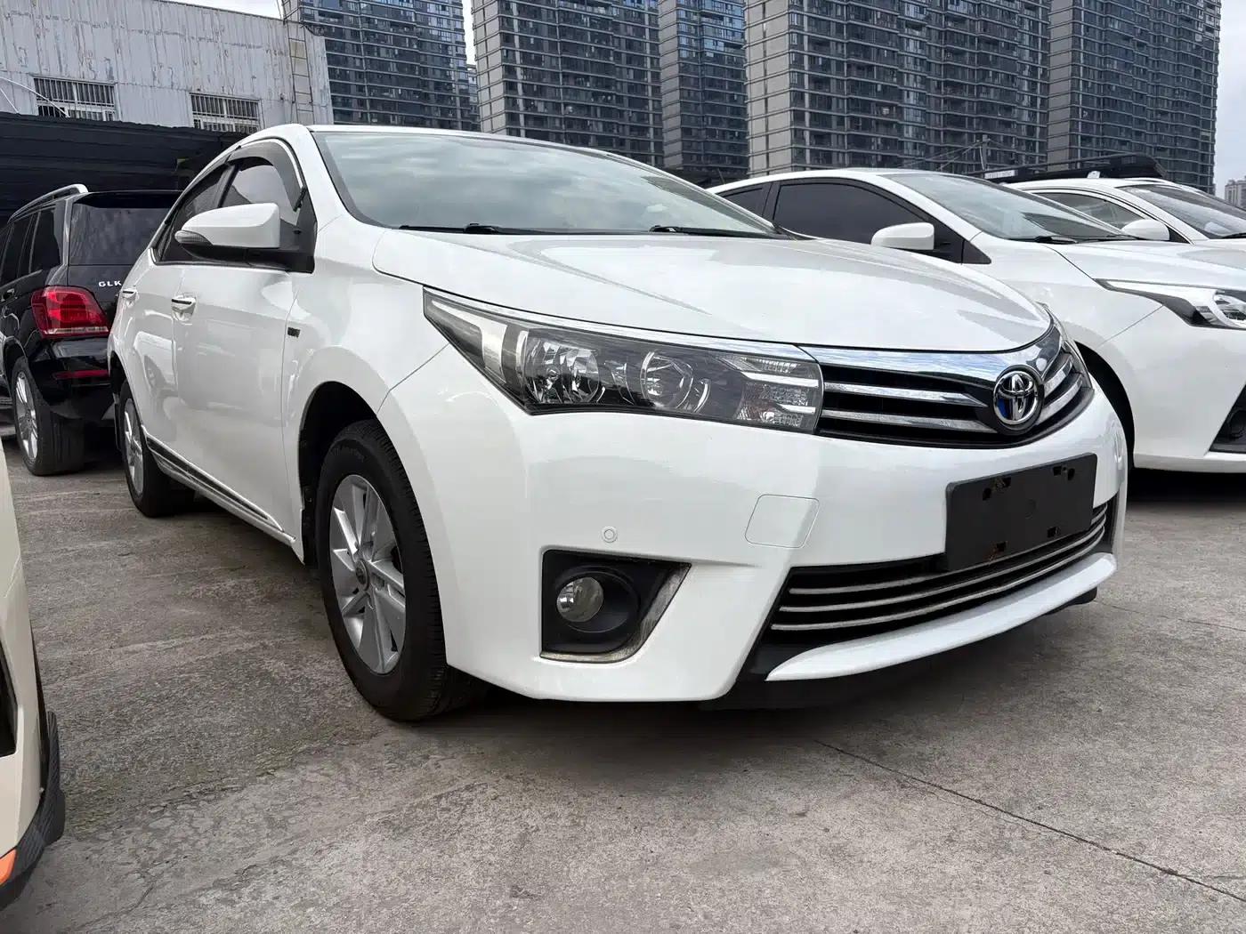2014 Corolla 1.6L Manual GL-i — миниатюра 3