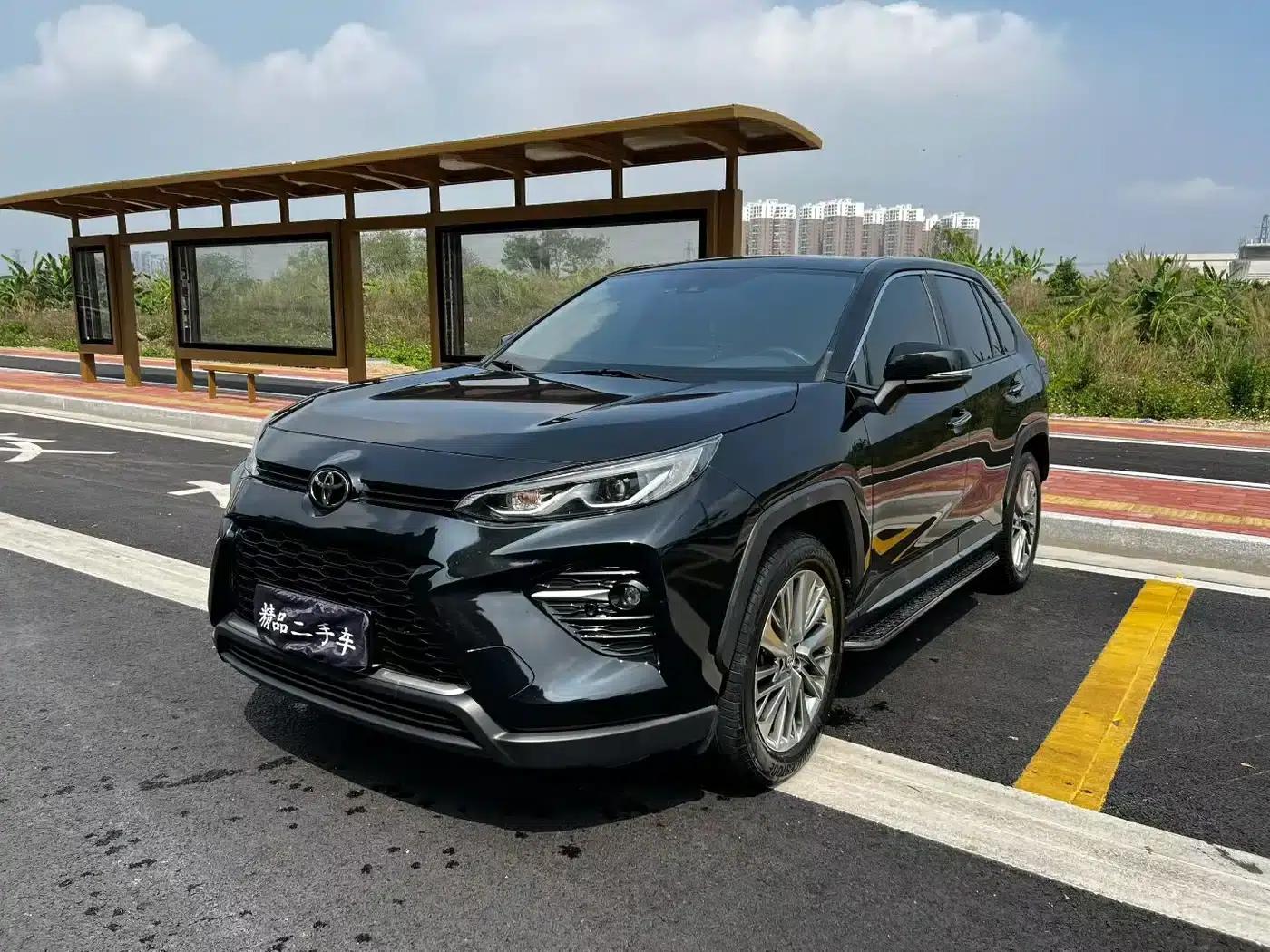 2020 Toyota RAV4 2.0L CVT 2WD Premium Edition — миниатюра 1