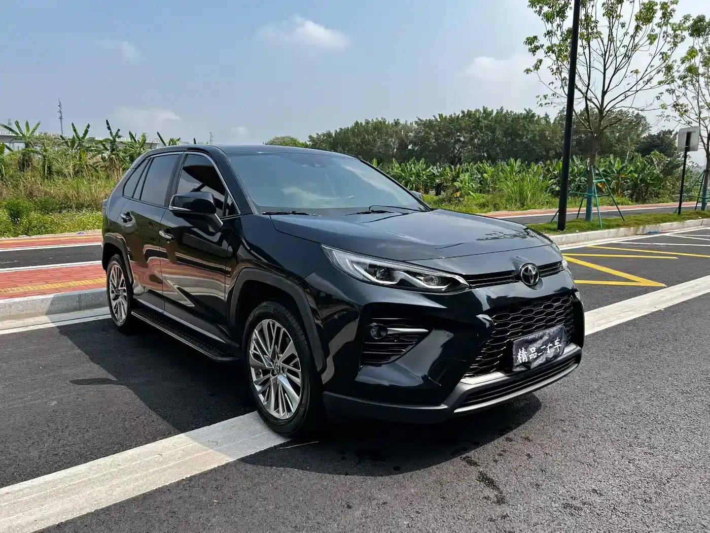 2020 Toyota RAV4 2.0L CVT 2WD Premium Edition — миниатюра 3