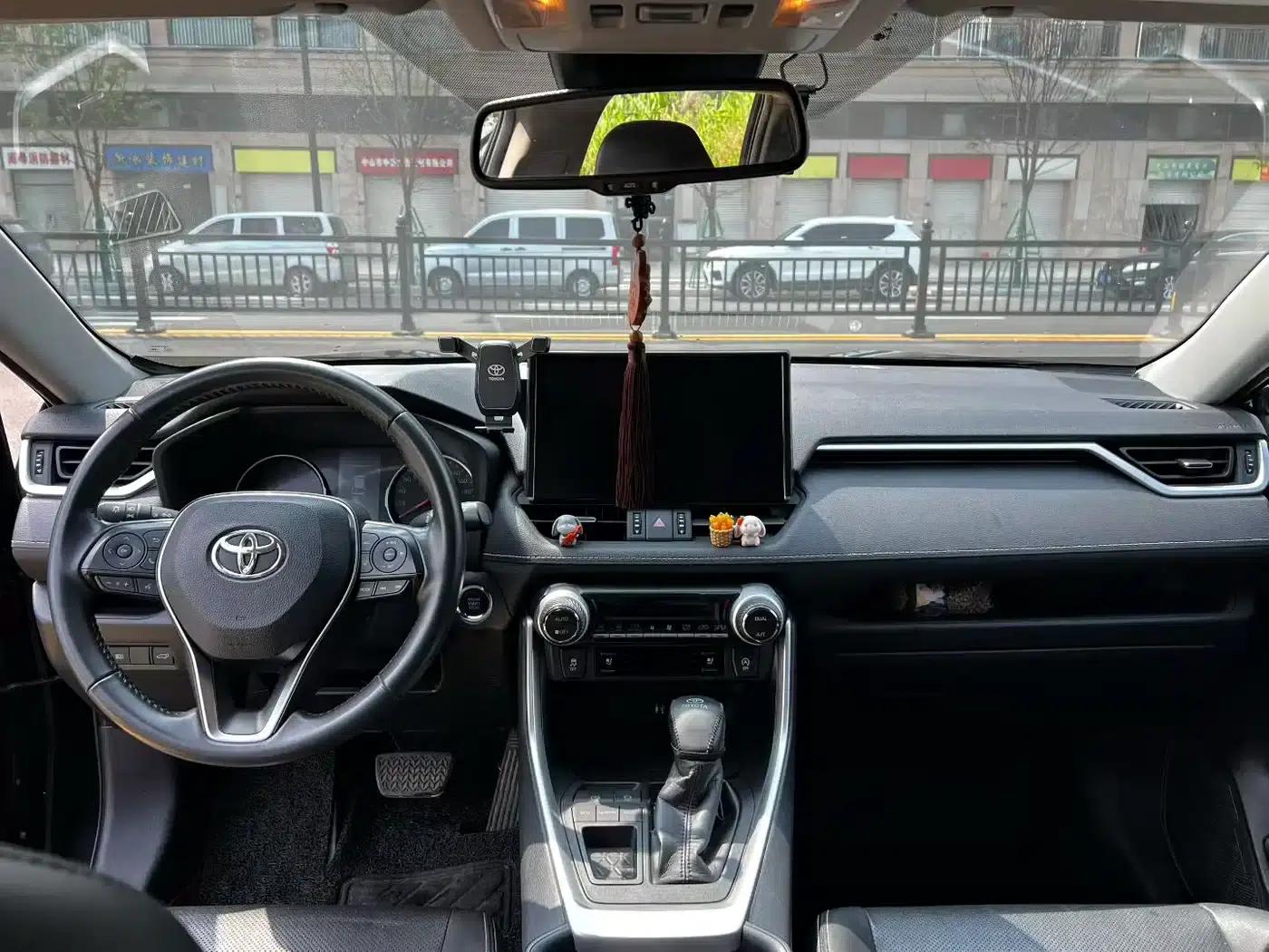 2020 Toyota RAV4 2.0L CVT 2WD Premium Edition — миниатюра 4