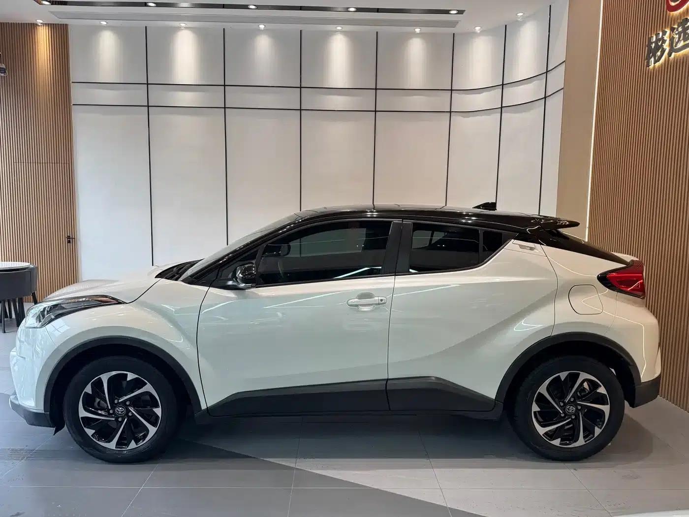 2020 Toyota IZOA 2.0L Enjoy Edition — миниатюра 4
