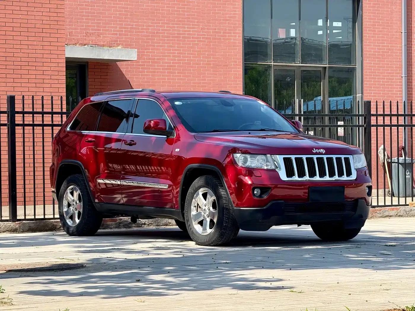 2012 Jeep Grand Cherokee Imported Model 3.6L Anniversary Navigation Edition — миниатюра 3