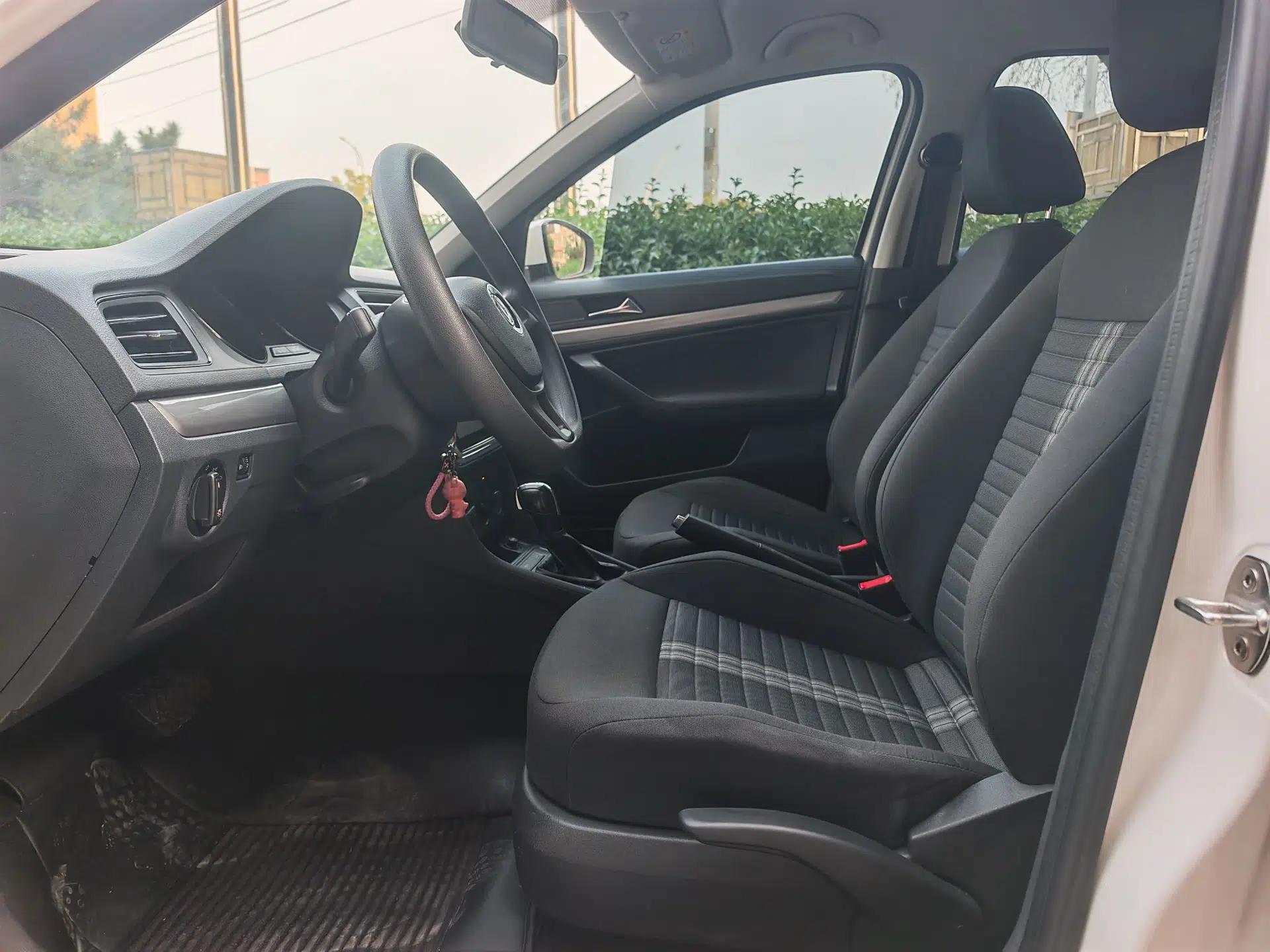 Volkswagen Lavida 2019 Lavida Start 1.5L Automatic Trendy Version China VI Standard — миниатюра 14