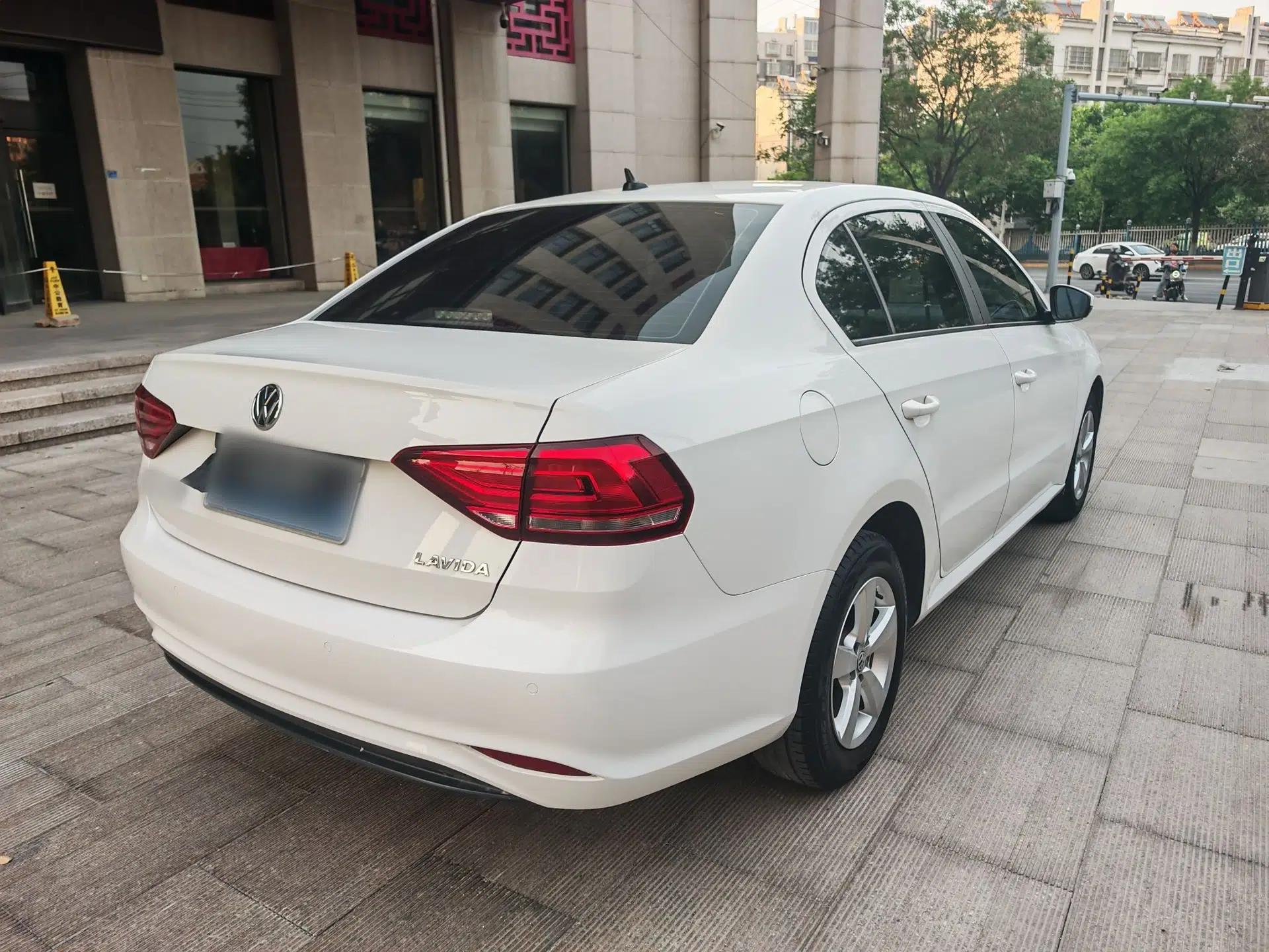Volkswagen Lavida 2019 Lavida Start 1.5L Automatic Trendy Version China VI Standard — миниатюра 4